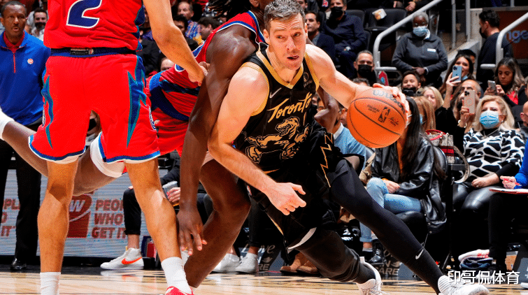 赛场边的观 赛场边的观