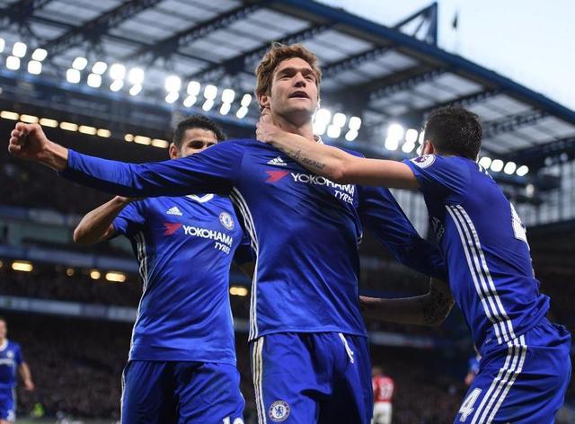 球迷们纷纷 球迷们纷纷